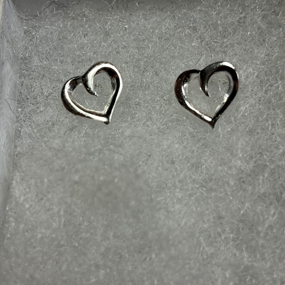 Sterling Silver open heart stud earrings - Picture 2 of 6